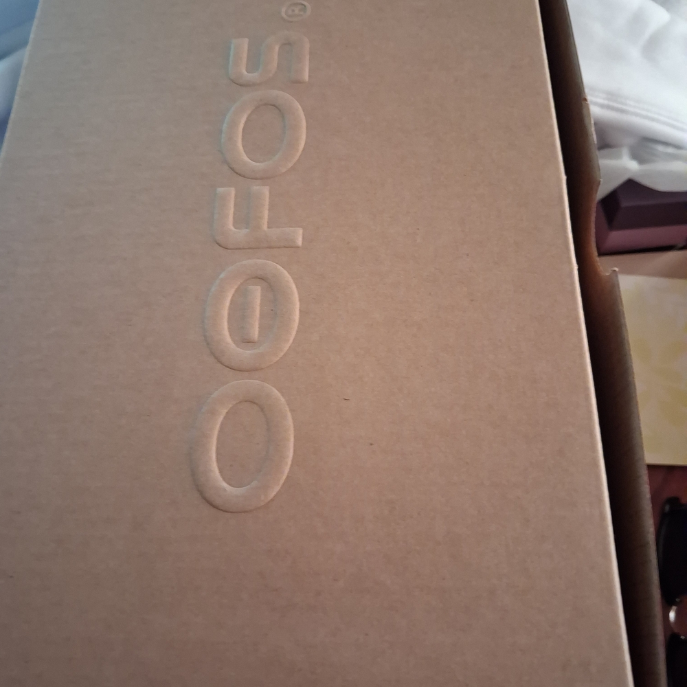 OOFOS Tan Shoe Box